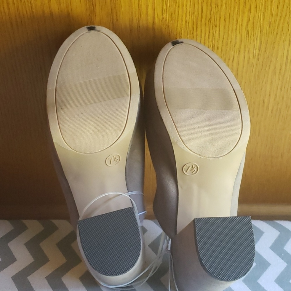 Shoes - Picture 3 of 6